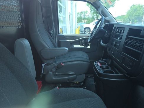 Used 2024 GMC Savana 2500 w/ Driver Convenience Package RWD image 8