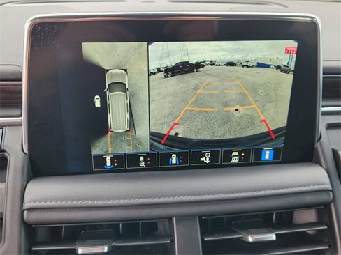 Used 2022 Chevrolet Suburban Z71 w/ Luxury Package image 17