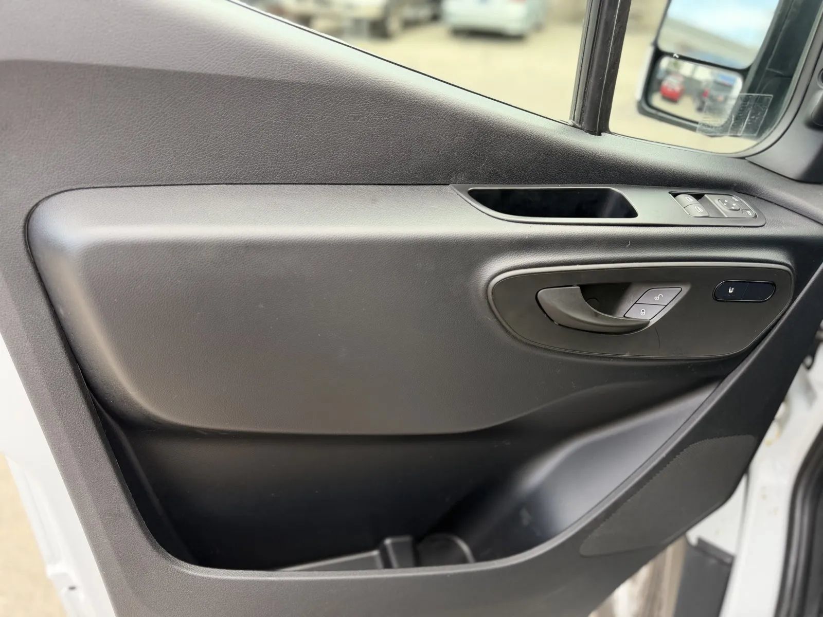 Used 2025 Mercedes-Benz Sprinter 2500 image 22