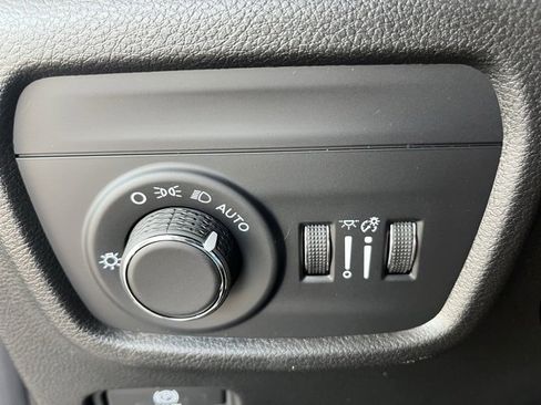 New 2025 Jeep Grand Cherokee Altitude image 22