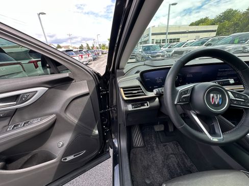 Used 2024 Buick Envision Avenir AWD/4WD image 26