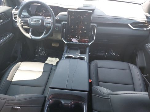 Used 2025 GMC Acadia Elevation w/ Elevation Premium Package FWD image 9
