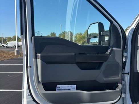 New 2026 Ford F550 XL w/ XL Chrome Package image 13