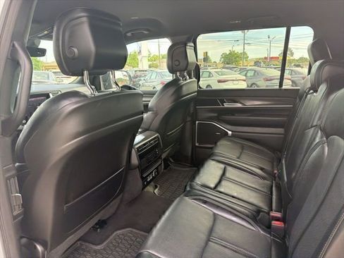 Used 2024 Jeep Wagoneer Series II w/ Flexible Seating Group RWD image 15