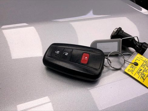 Used 2022 Toyota Highlander L image 9