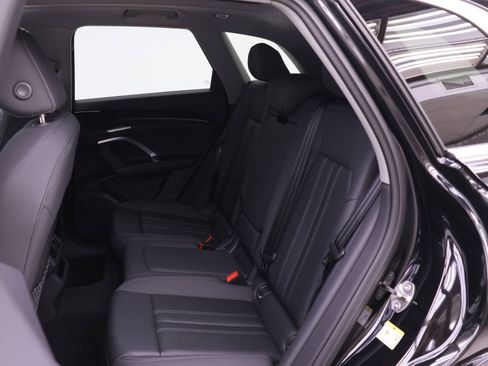 Certified 2025 Audi Q5 Premium w/ Convenience Package AWD/4WD image 17