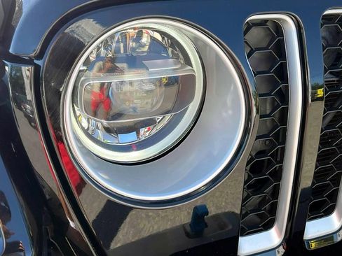 Used 2022 Jeep Wrangler Unlimited Sahara 4xe image 9