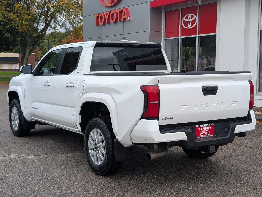 Certified 2025 Toyota Tacoma SR5 AWD/4WD image 5
