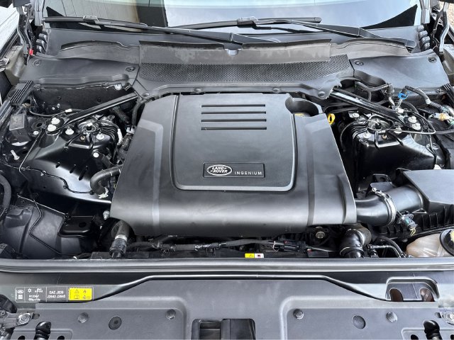 Used 2024 Land Rover Discovery Dynamic SE AWD/4WD image 26