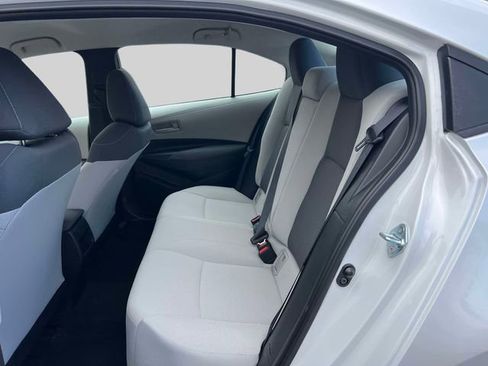 Used 2022 Toyota Corolla LE image 15