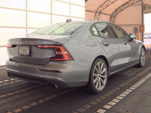 Used 2020 Volvo S60 T5 Momentum FWD image 2