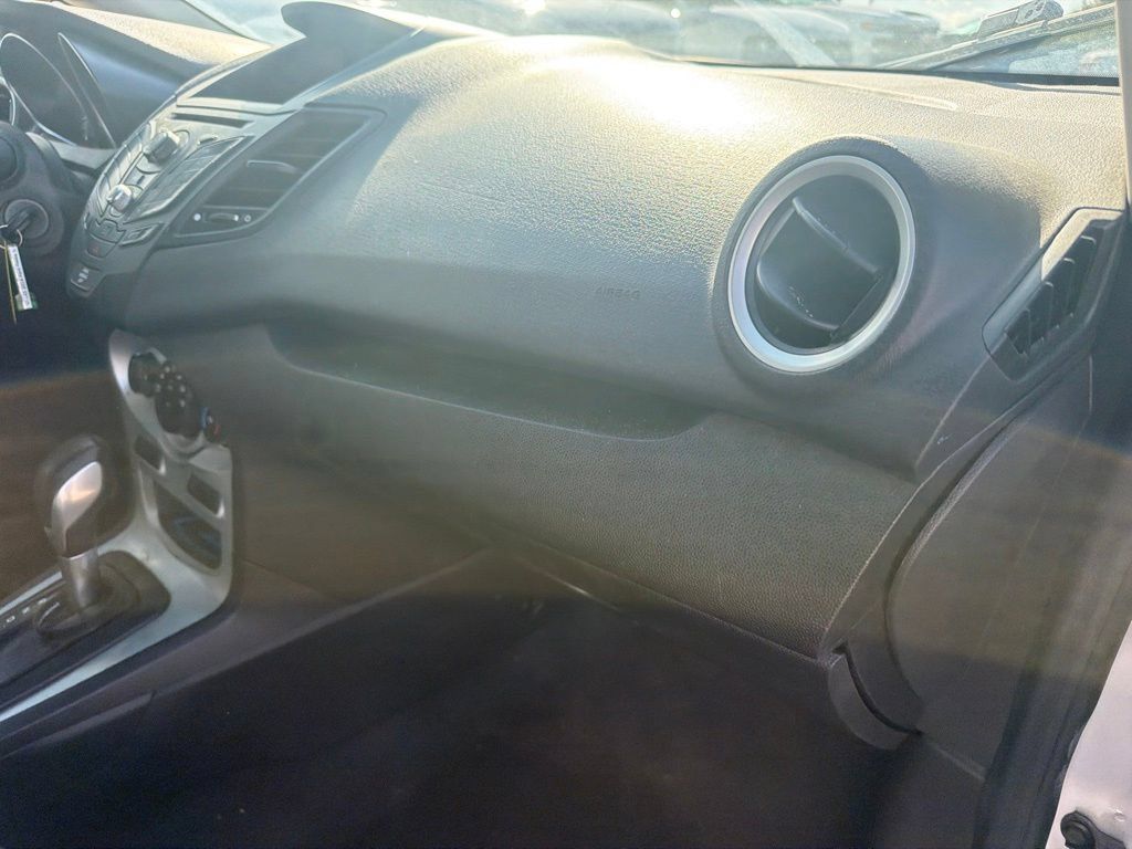 Used 2014 Ford Fiesta SE FWD image 27