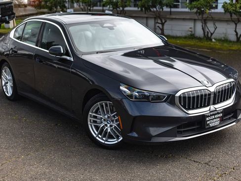 Used 2024 BMW 530i xDrive w/ Premium Package image 2