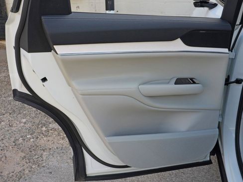 Used 2025 Volvo EX90 Plus AWD/4WD image 43