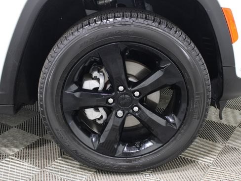 Used 2024 Jeep Grand Cherokee Limited w/ Luxury Tech Group II image 40