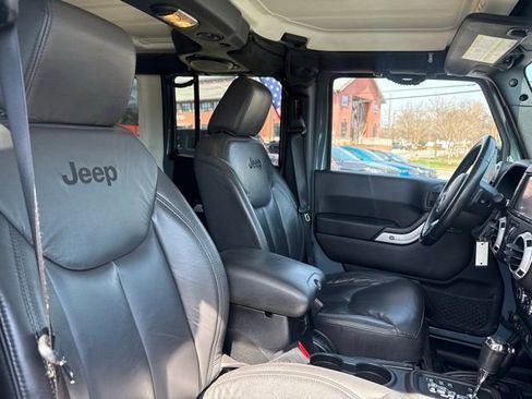 Used 2014 Jeep Wrangler Unlimited Rubicon w/ Connectivity Group image 27