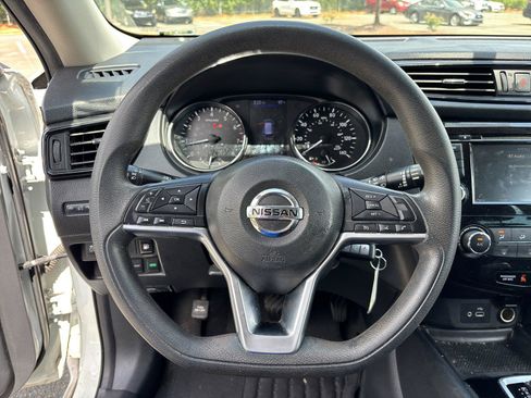Used 2018 Nissan Rogue S FWD image 17