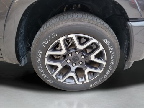 Used 2025 RAM 1500 Laramie AWD/4WD image 28