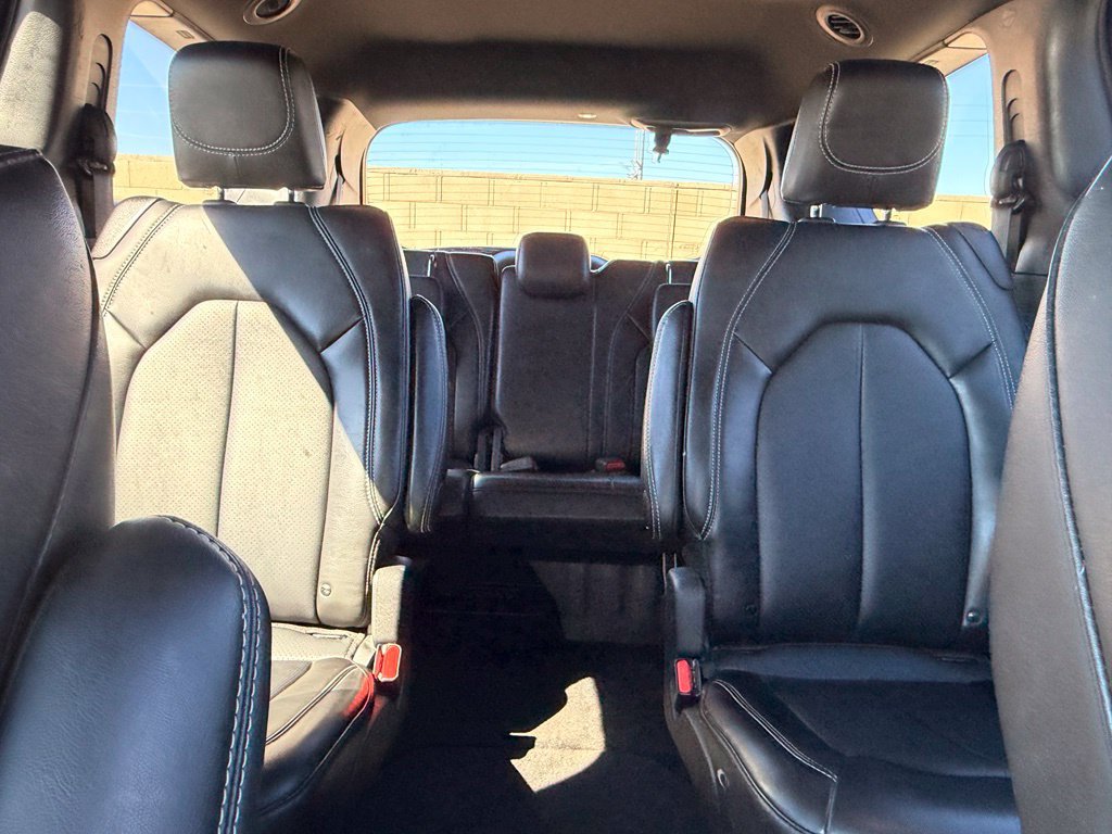 Certified 2025 Chrysler Pacifica Select FWD image 16