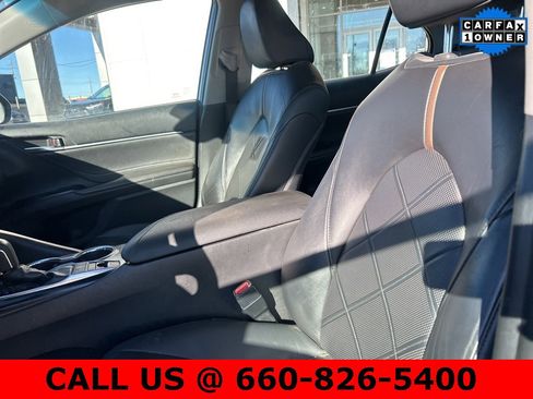 Used 2018 Toyota Camry XLE image 9