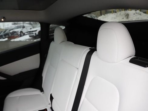 Used 2022 Tesla Model Y Performance image 17