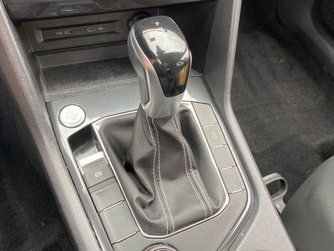 Used 2023 Volkswagen Tiguan SE AWD/4WD image 33