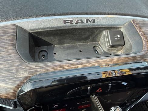 Used 2019 RAM 1500 Laramie AWD/4WD image 19
