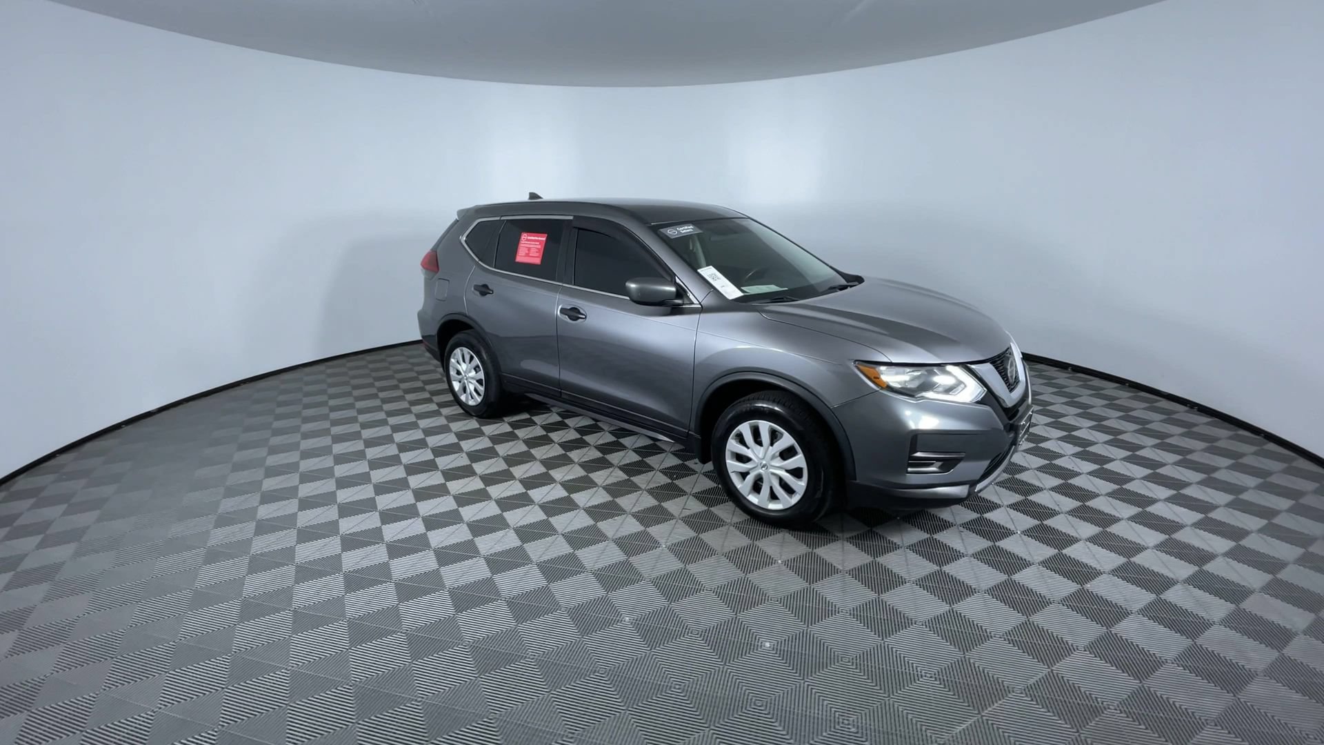 Used 2018 Nissan Rogue S AWD/4WD image 2