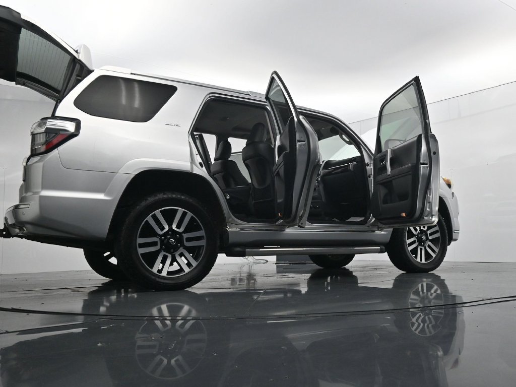 Used 2016 Toyota 4Runner Limited AWD/4WD image 44