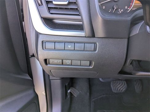 Used 2023 Nissan Rogue SV image 16