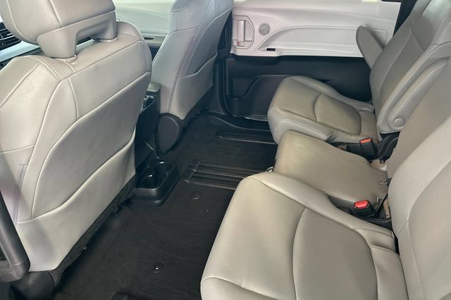 Certified 2026 Toyota Sienna XLE FWD image 16