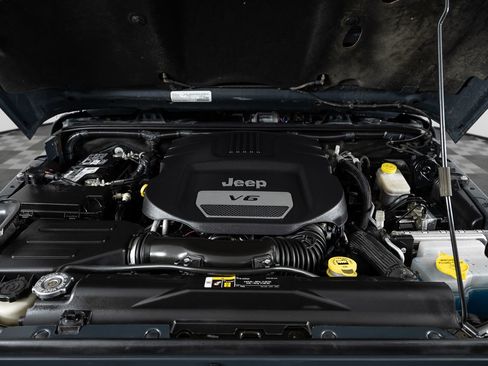 Used 2018 Jeep Wrangler Unlimited Sahara image 40