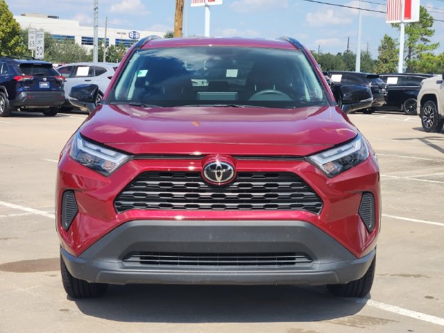 Used 2025 Toyota RAV4 XLE AWD/4WD image 2