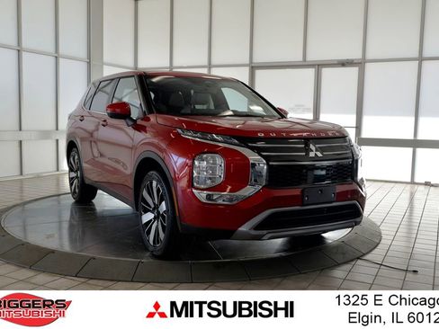 Used 2025 Mitsubishi Outlander SE image 1