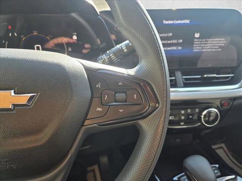 Used 2025 Chevrolet Trax LT image 19