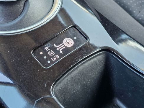 Used 2015 Nissan Leaf SV image 38