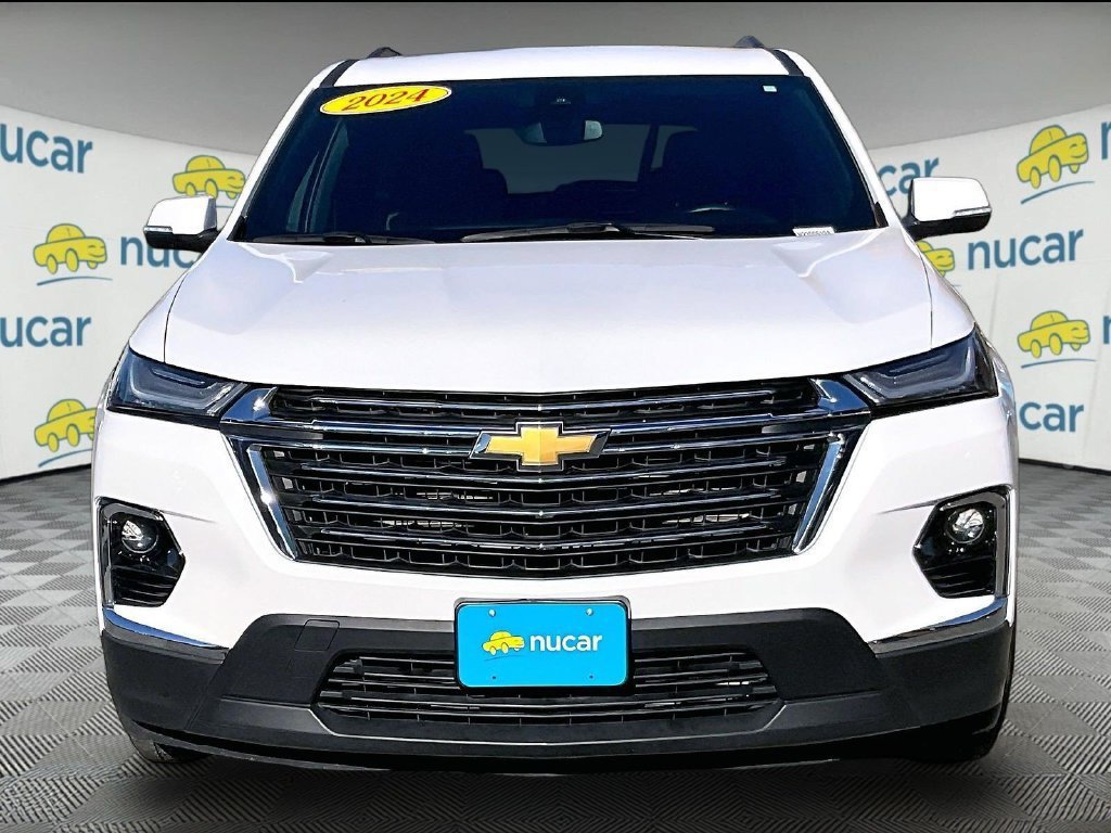 Used 2024 Chevrolet Traverse Limited LT AWD/4WD image 2
