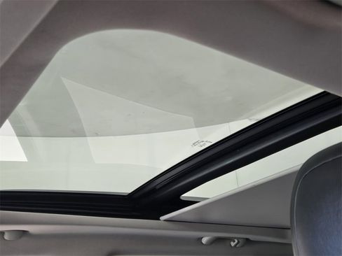 Used 2016 Jeep Cherokee Limited image 10