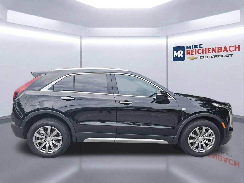 Used 2023 Cadillac XT4 Premium Luxury FWD image 3