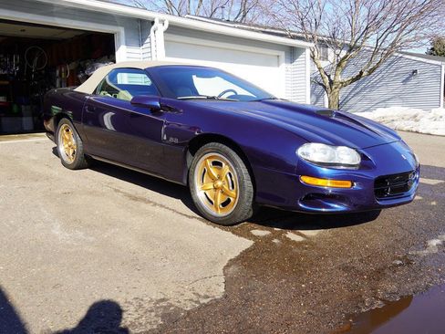 Used 2002 Chevrolet Camaro Z28 w/ SS Performance/Appearance Pkg image 4