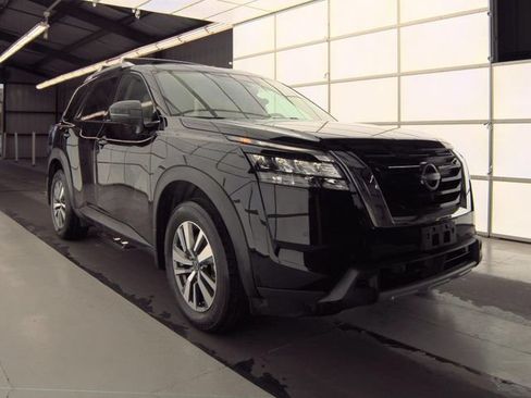 Certified 2025 Nissan Pathfinder SL w/ Cargo Package FWD image 11
