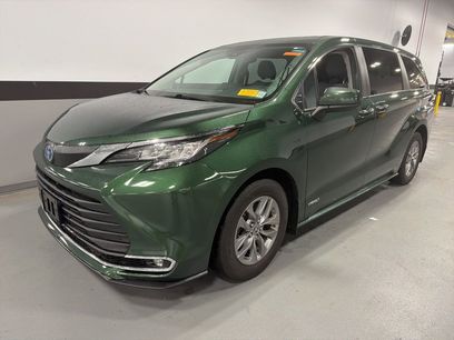 Used 2021 Toyota Sienna XLE