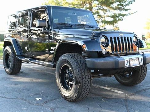 Used 2015 Jeep Wrangler Unlimited Sahara w/ Dual Top Group AWD/4WD image 16