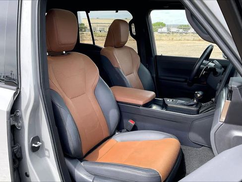 Certified 2024 Lexus GX 550 w/ Accessory Package (2T) image 9