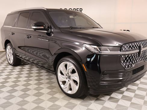 Used 2025 Lincoln Navigator Black Label AWD/4WD image 1