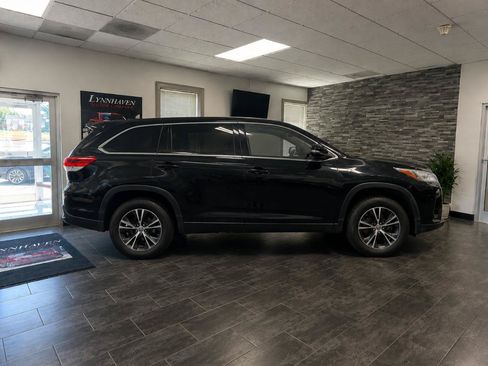 Used 2019 Toyota Highlander LE FWD image 7