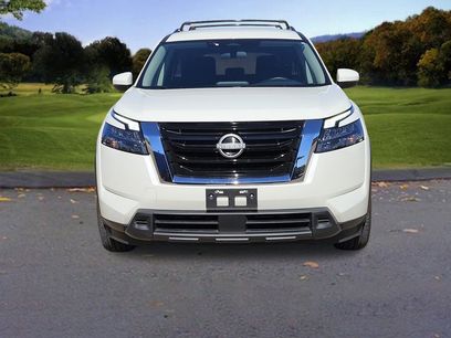 Used 2024 Nissan Pathfinder SV