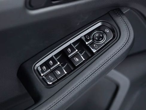 Certified 2026 Porsche Macan AWD/4WD image 24