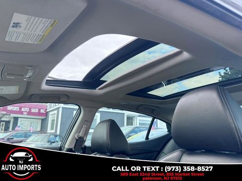 Used 2016 Nissan Maxima Platinum w/ Interior Lighting Package image 30