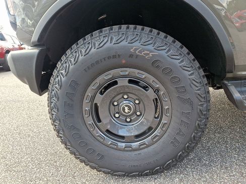 New 2025 Ford Bronco Outer Banks w/ Sasquatch Package image 18